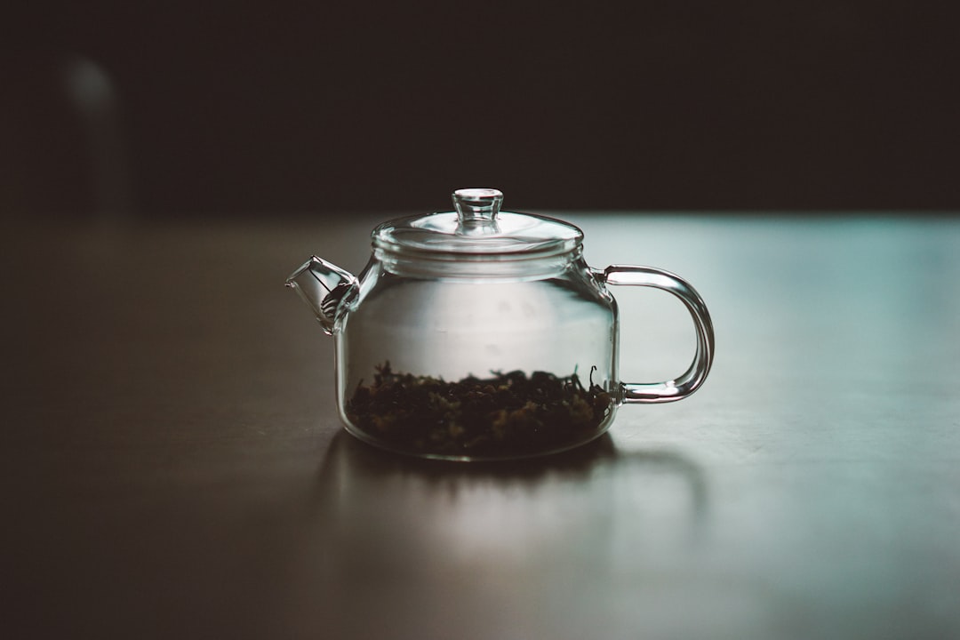 绶带胸牌袖标定制指南：山东地区表彰用品选型与材质对比分析