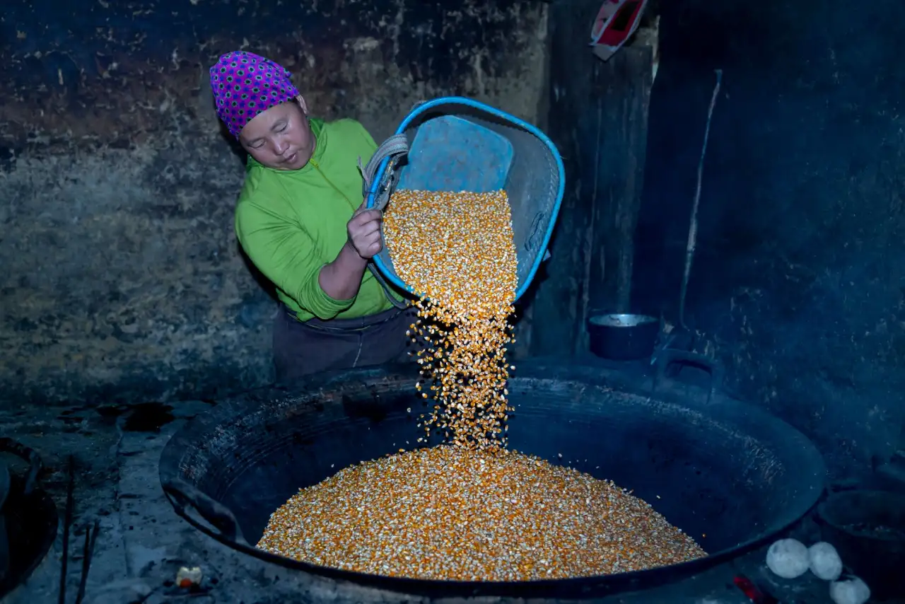 菏泽广告条幅制作材料选择指南：耐用性与成本平衡分析