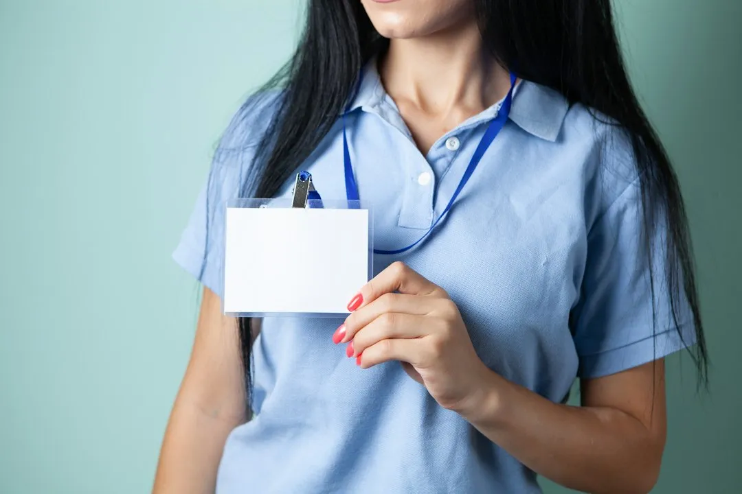 绶带、胸牌与袖标怎么选？企业表彰庆典用品的分类与搭配指南正文配图 2